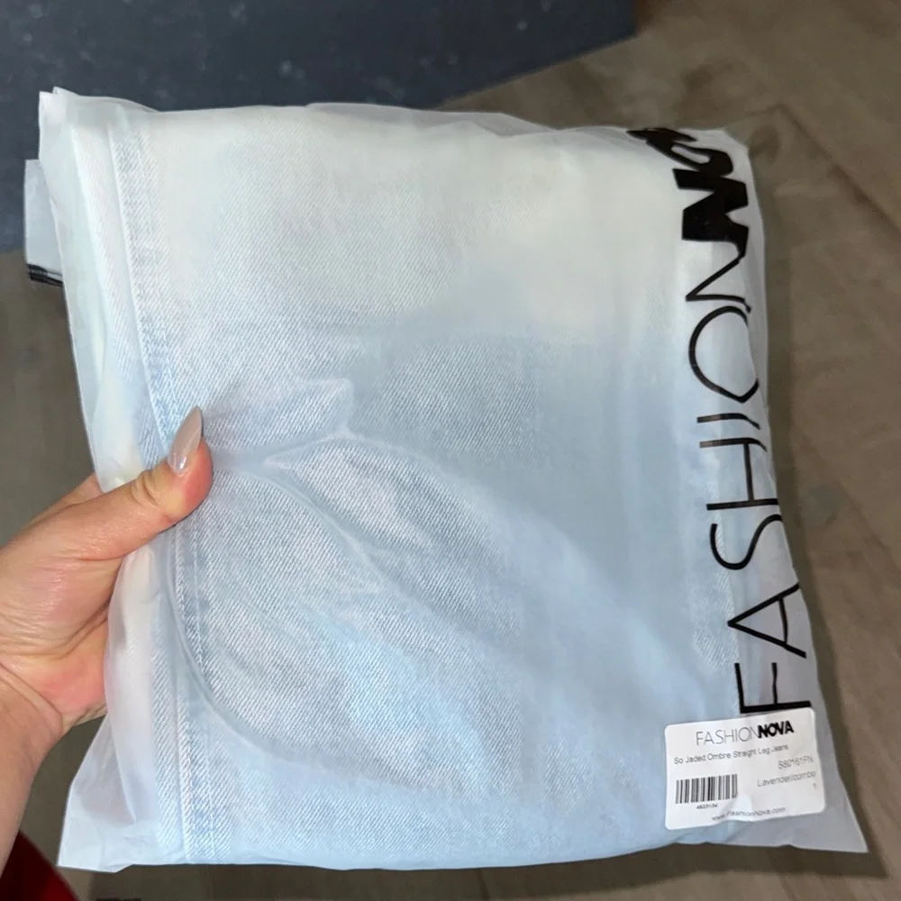 NWT FASHION NOVA Women's Ombre Straight leg Jeans Size 1 - Picture 6 of 6